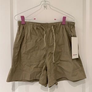 lululemon Cotton-Blend Poplin High-Rise Short 4” - NEW WITH TAGS
